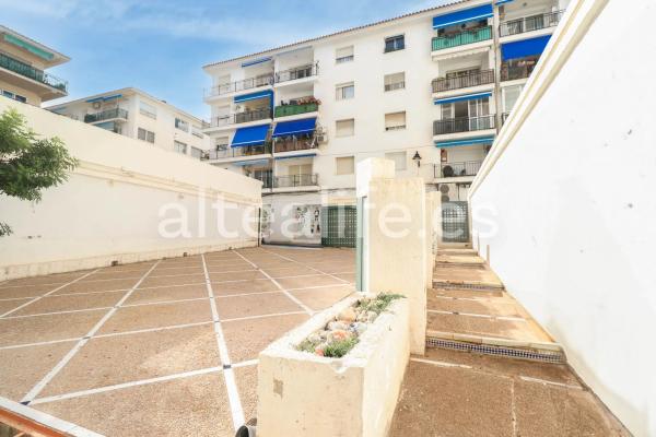 Local en calle Conde de Altea