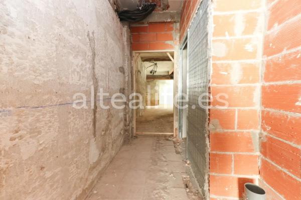 Local en calle Conde de Altea