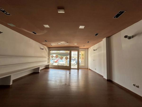 Local en plaza del Esports, 8