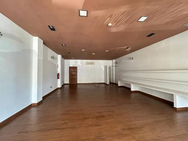 Local en plaza del Esports, 8