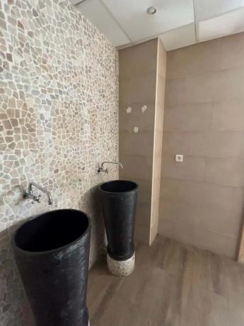 Local en avenida del Puerto, 22