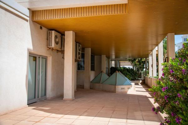 Local en calle Conde de Altea, 68