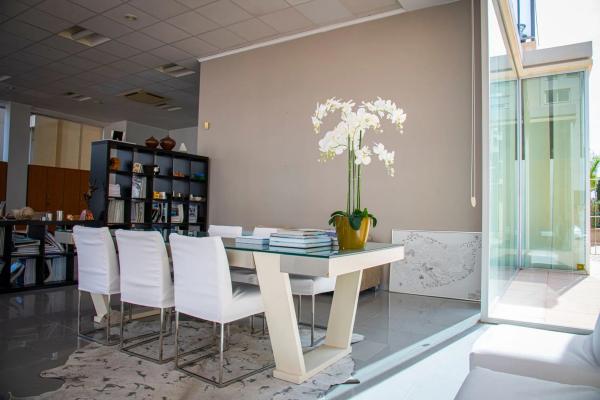 Local en calle Conde de Altea, 68