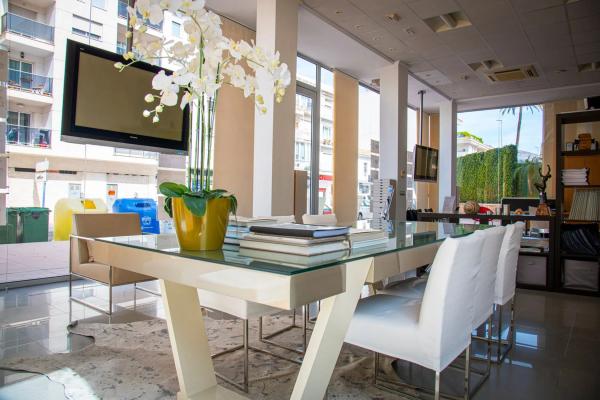 Local en calle Conde de Altea, 68