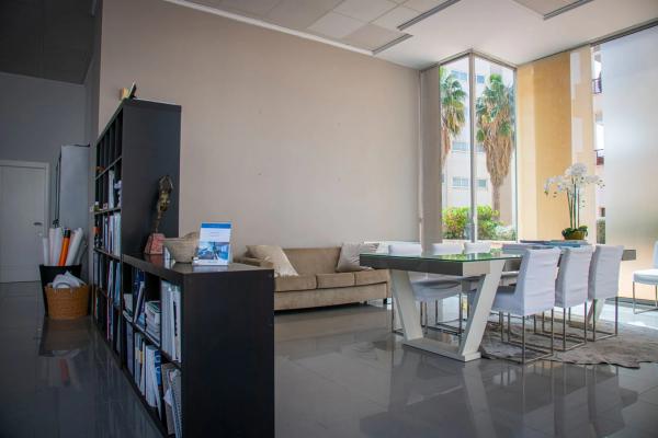 Local en calle Conde de Altea, 68