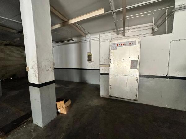 Local en calle Polop