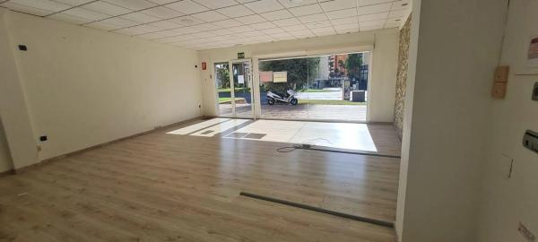 Local en Pueblo Levante