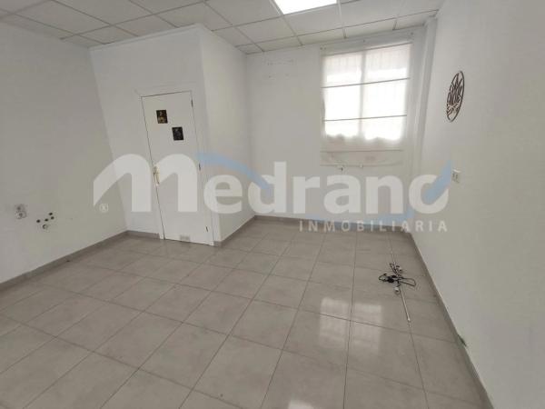 Local en avenida Juan Fuster Zaragoza