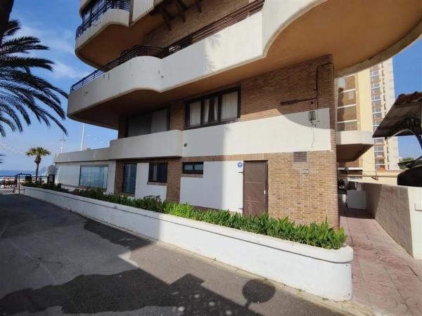 Local en avenida de Madrid