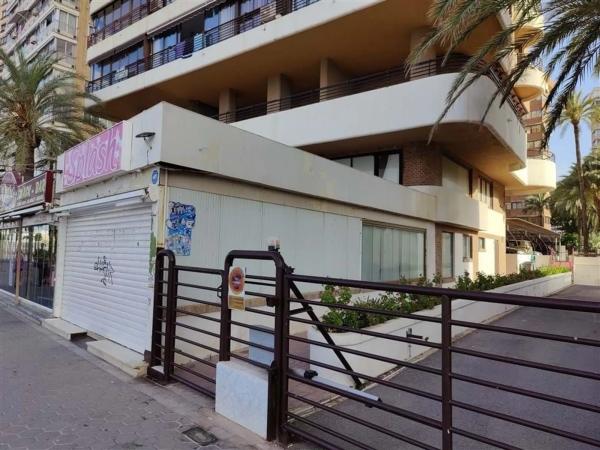 Local en avenida de Madrid