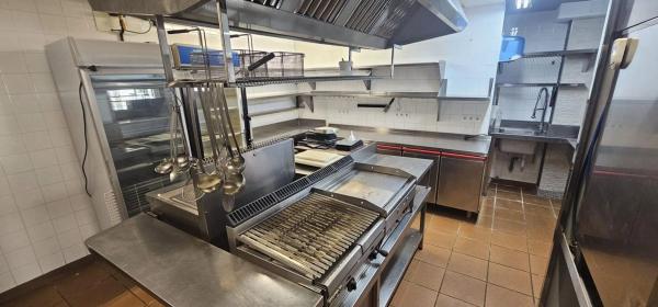 Local en Pueblo Levante