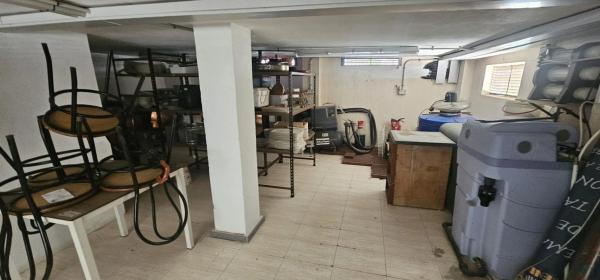 Local en Pueblo Levante