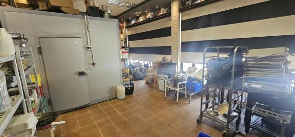 Local en Pueblo Levante