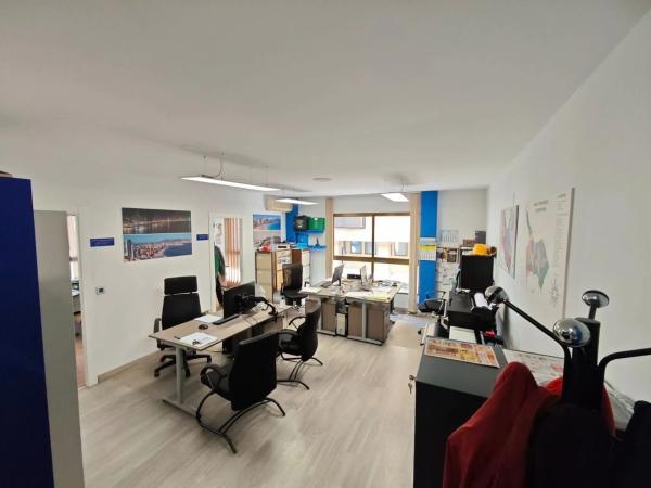 Local en Pueblo Levante