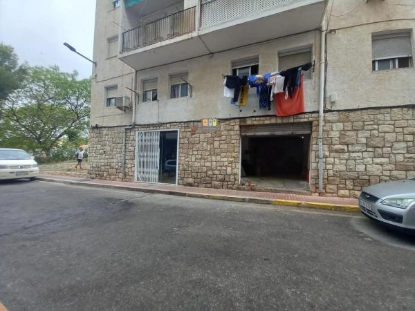 Local en Pueblo Poniente