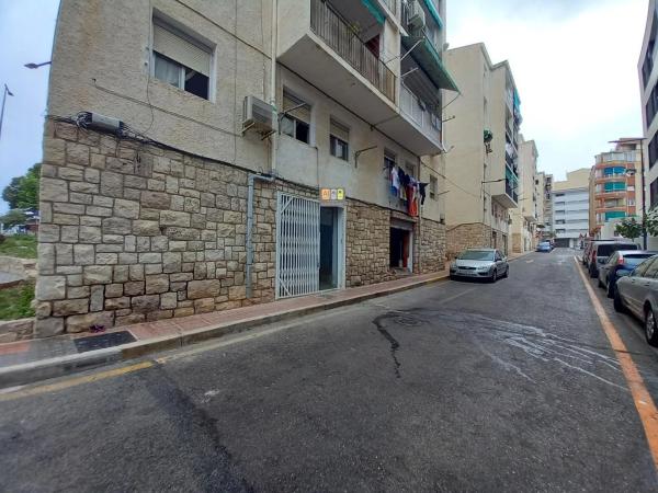 Local en Pueblo Poniente