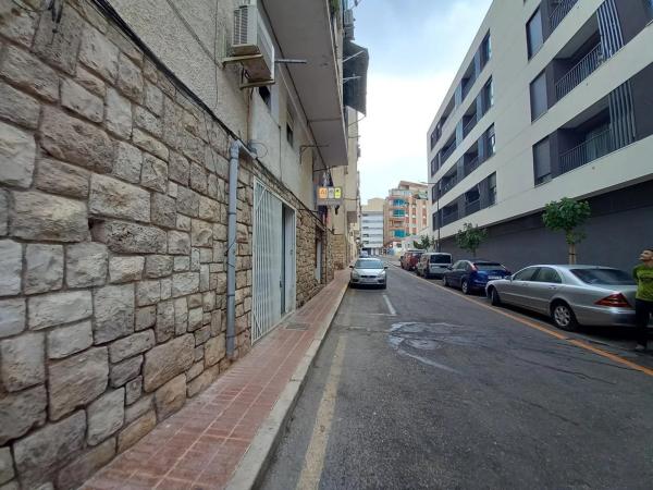 Local en Pueblo Poniente