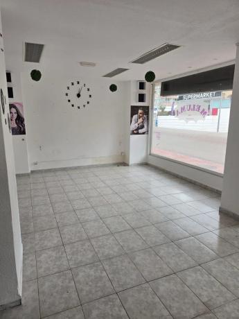 Local en avenida del Mediterráneo, 60