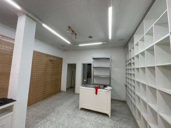 Local en calle Maravall, 30