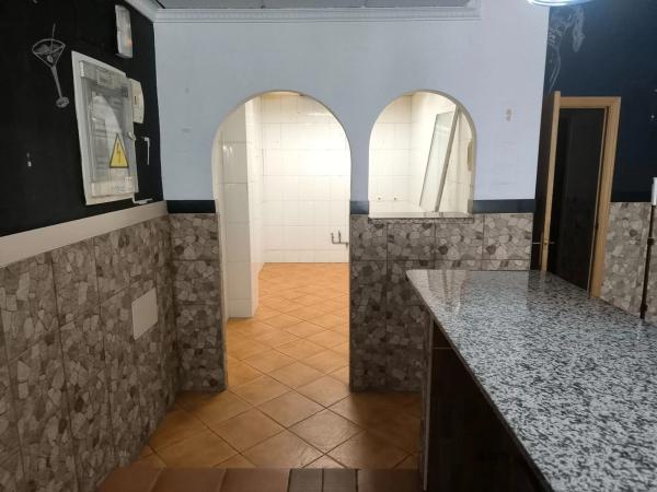 Local en calle de la Torre les Maçanes, 12