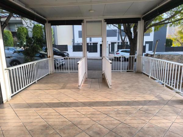 Local en calle de la Torre les Maçanes, 12