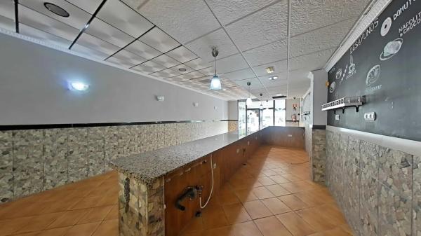 Local en calle de la Torre les Maçanes, 12