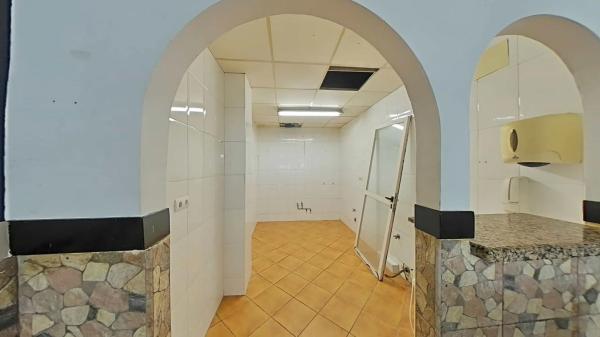 Local en calle de la Torre les Maçanes, 12