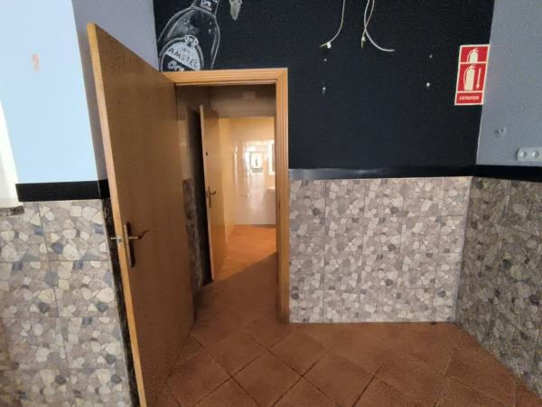 Local en calle de la Torre les Maçanes, 12