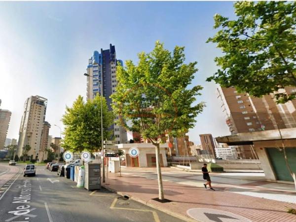 Local en via Emilio Ortuño, 30