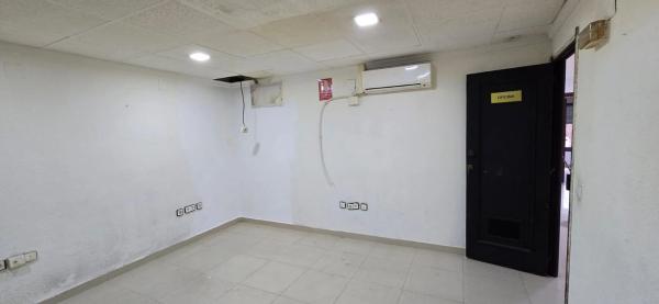 Local en avenida de los Almendros