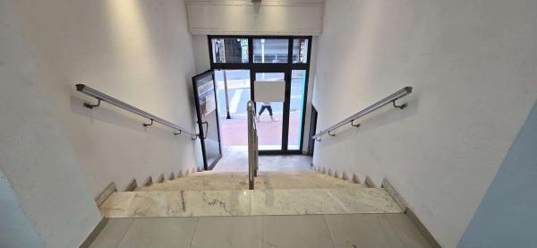 Local en avenida de los Almendros