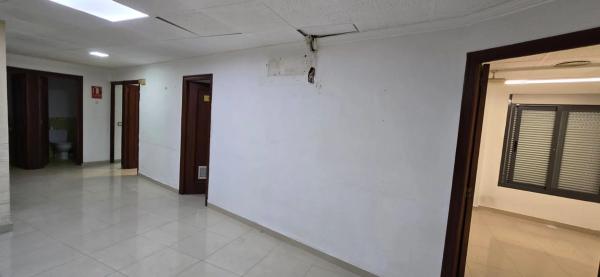 Local en avenida de los Almendros