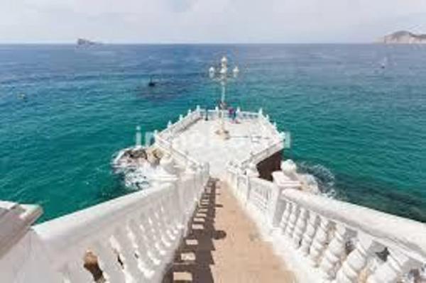 Local en avenida del Doctor Orts Llorca, 11