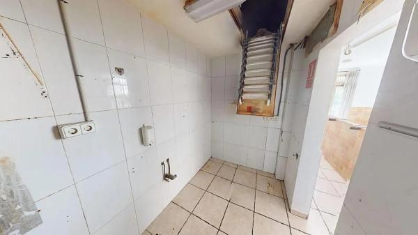 Local en Pueblo Levante