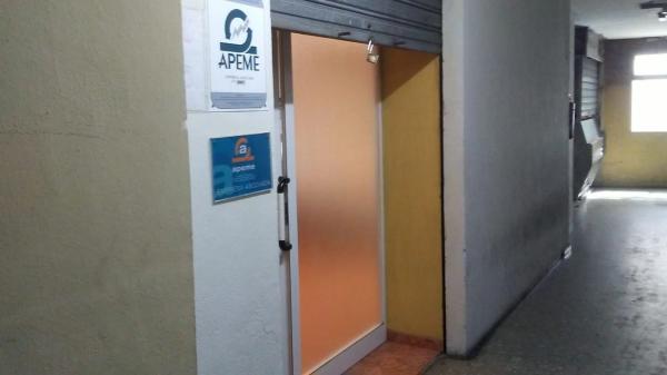 Local en calle de Tomàs Ortuño, 100 -102