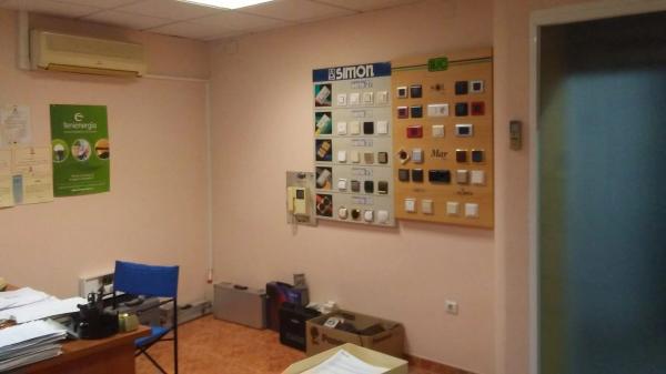 Local en calle de Tomàs Ortuño, 100 -102