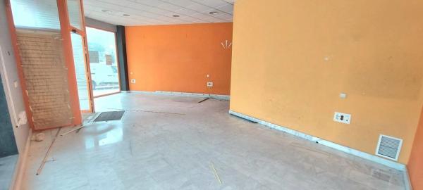 Local en Pueblo Levante