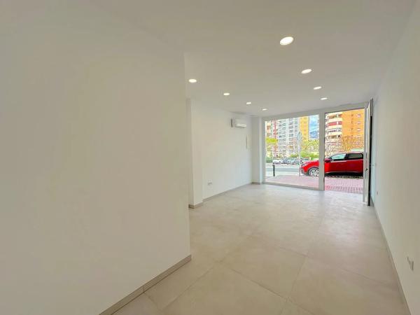 Local en calle Pajares, 1