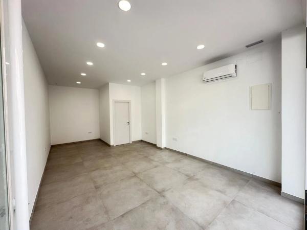 Local en calle Pajares, 1