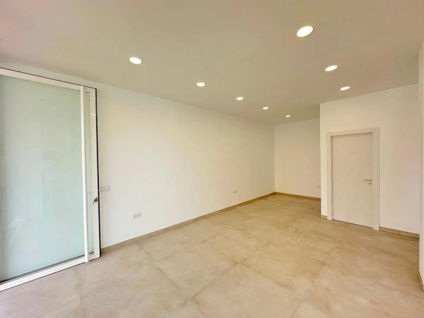 Local en calle Pajares, 1