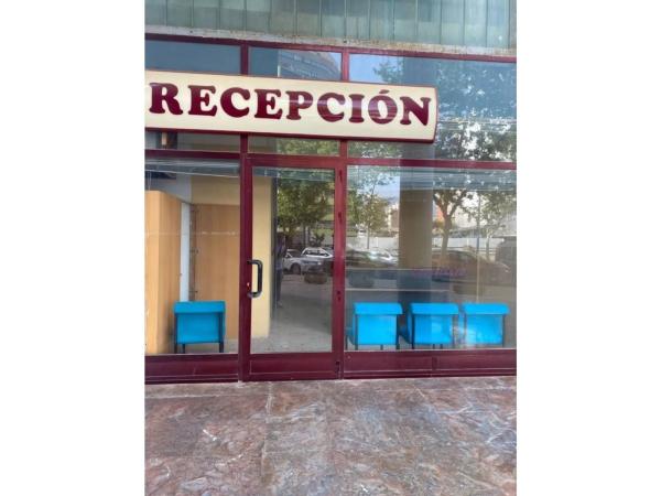 Local en avenida de Montecarlo, 2 --6