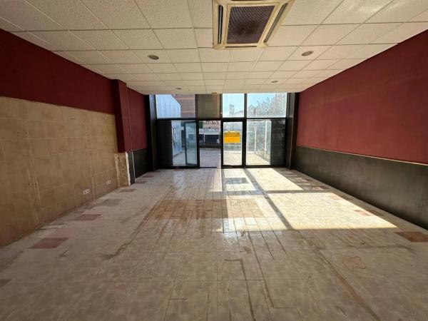 Local en Pueblo Levante