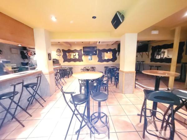 Local en rentabilidad en avenida de los Almendros