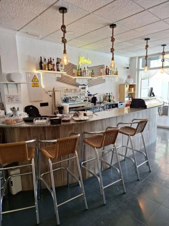 Local en Pueblo Levante