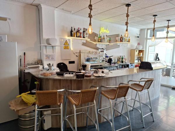 Local en Pueblo Levante