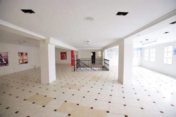 Local en calle de Tomàs Ortuño, 6