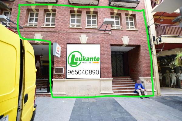 Local en calle de Tomàs Ortuño, 6