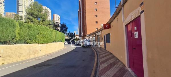 Local en avenida Alfonso Puchades