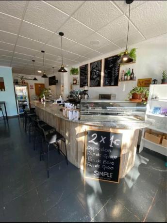 Local en Pueblo Levante