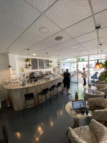 Local en Pueblo Levante